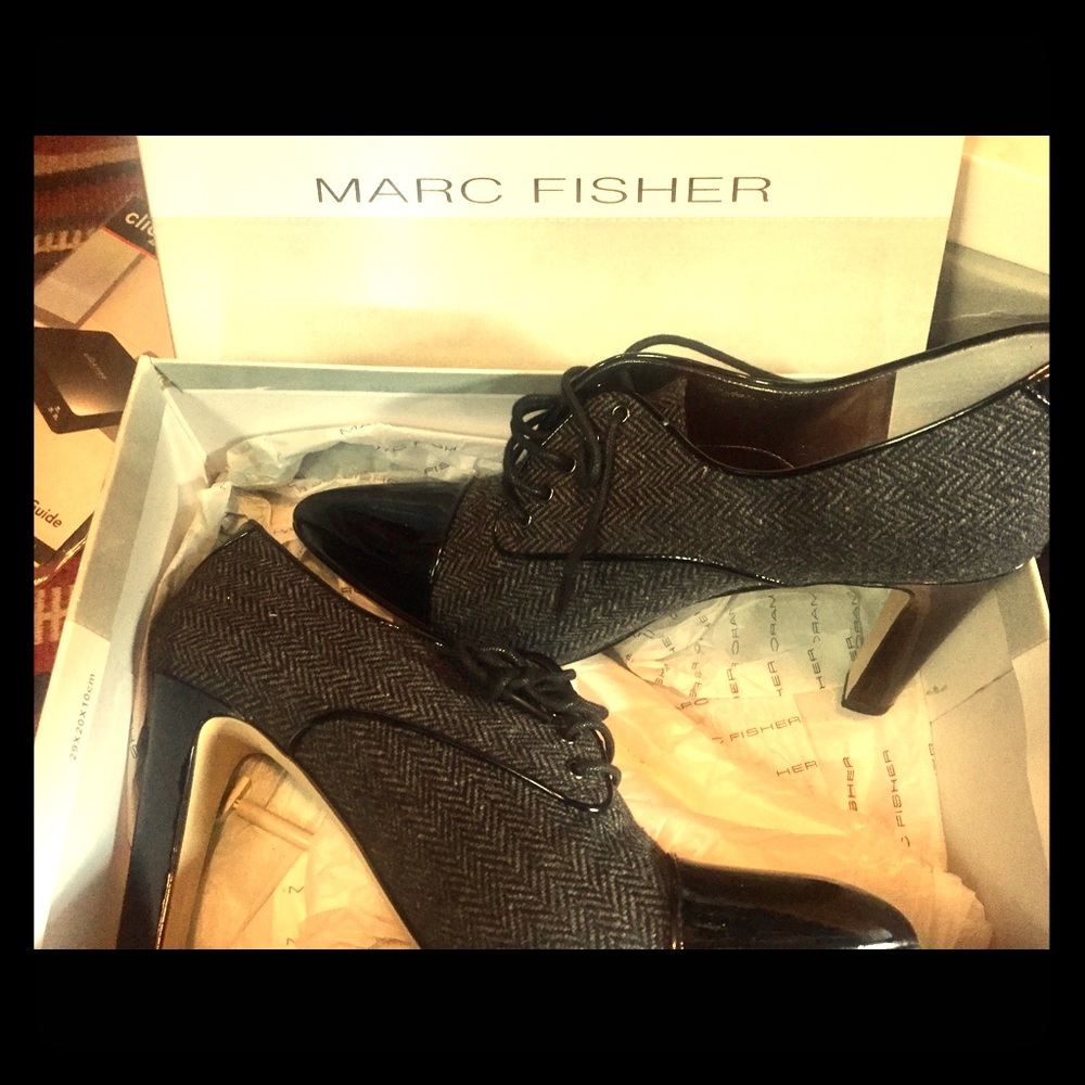 Marc Fisher grey tweed/black patent leather heels
